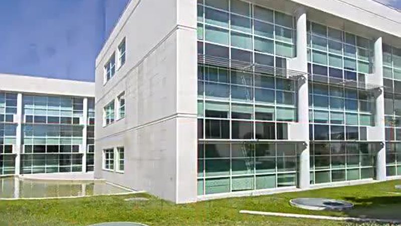 在选购进口五金工具螺丝刀时，需要关注以下规格和参数：